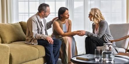  Adult couple in family therapy. Female psychologist supports