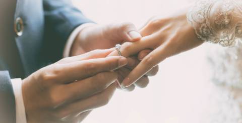 couple-wearing-wedding-ring-at-wedding-day-of-them